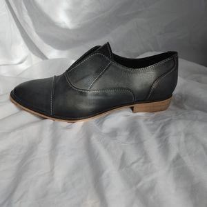 Naughty Monkey Oxford Woman's slip on Sz 8.5 Leather Black/Grey